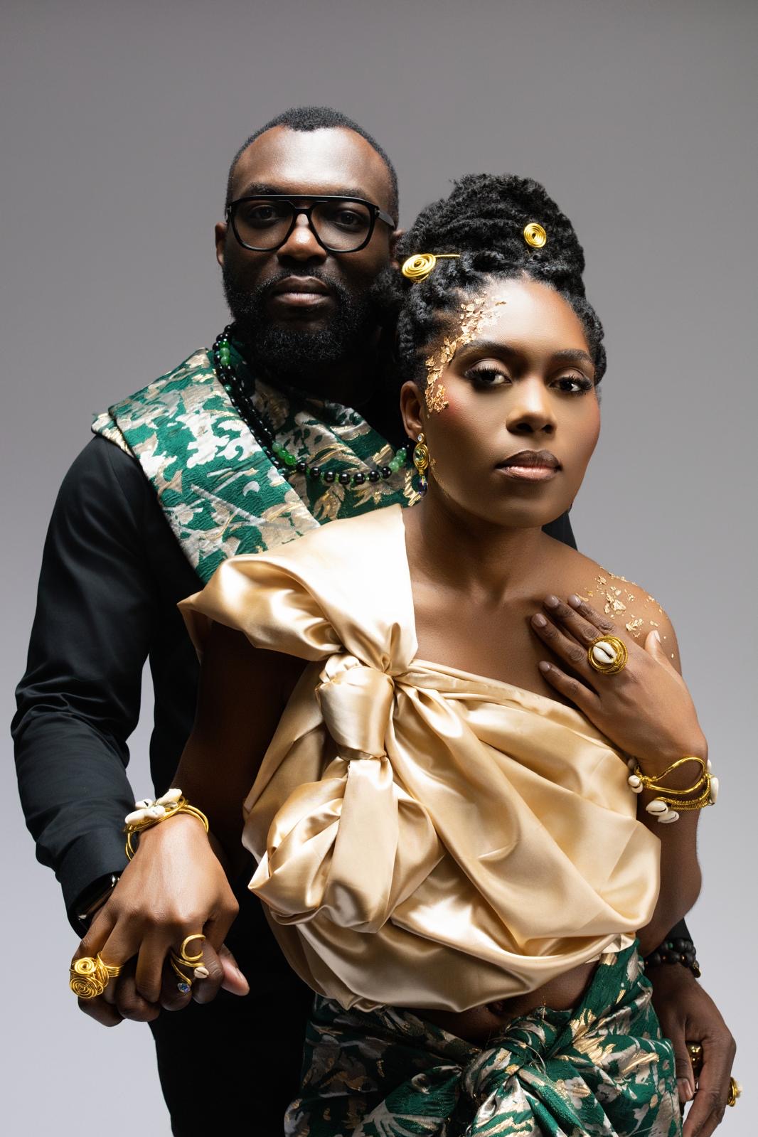 Nadine et Lucas — couple royal en tenues d'apparat